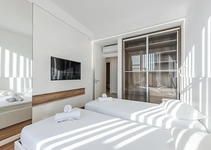 Seaside Retreat Coast By Pikhost *