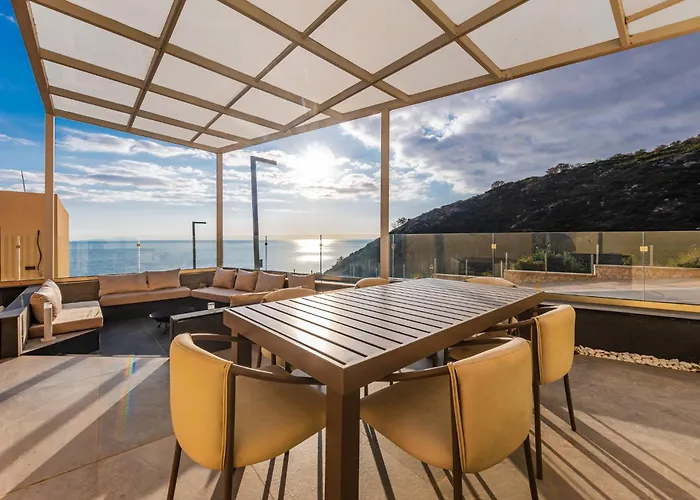 Seaside Retreat Coast By Pikhost *