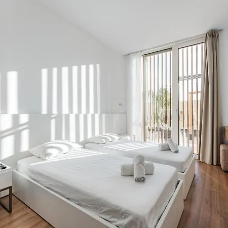 Seaside Retreat Coast By Pikhost Villa