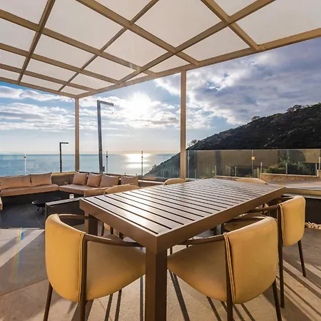 Seaside Retreat Coast By Pikhost *