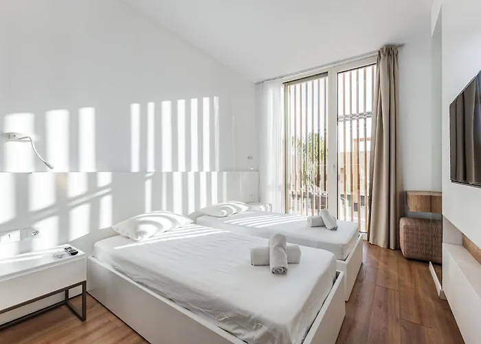 Seaside Retreat Coast By Pikhost Villa