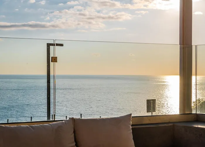 Seaside Retreat Coast By Pikhost *
